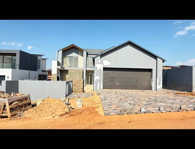 4 BEDROOM HOUSE FOR SALE IN FOUNTAINBROOK ESTATE